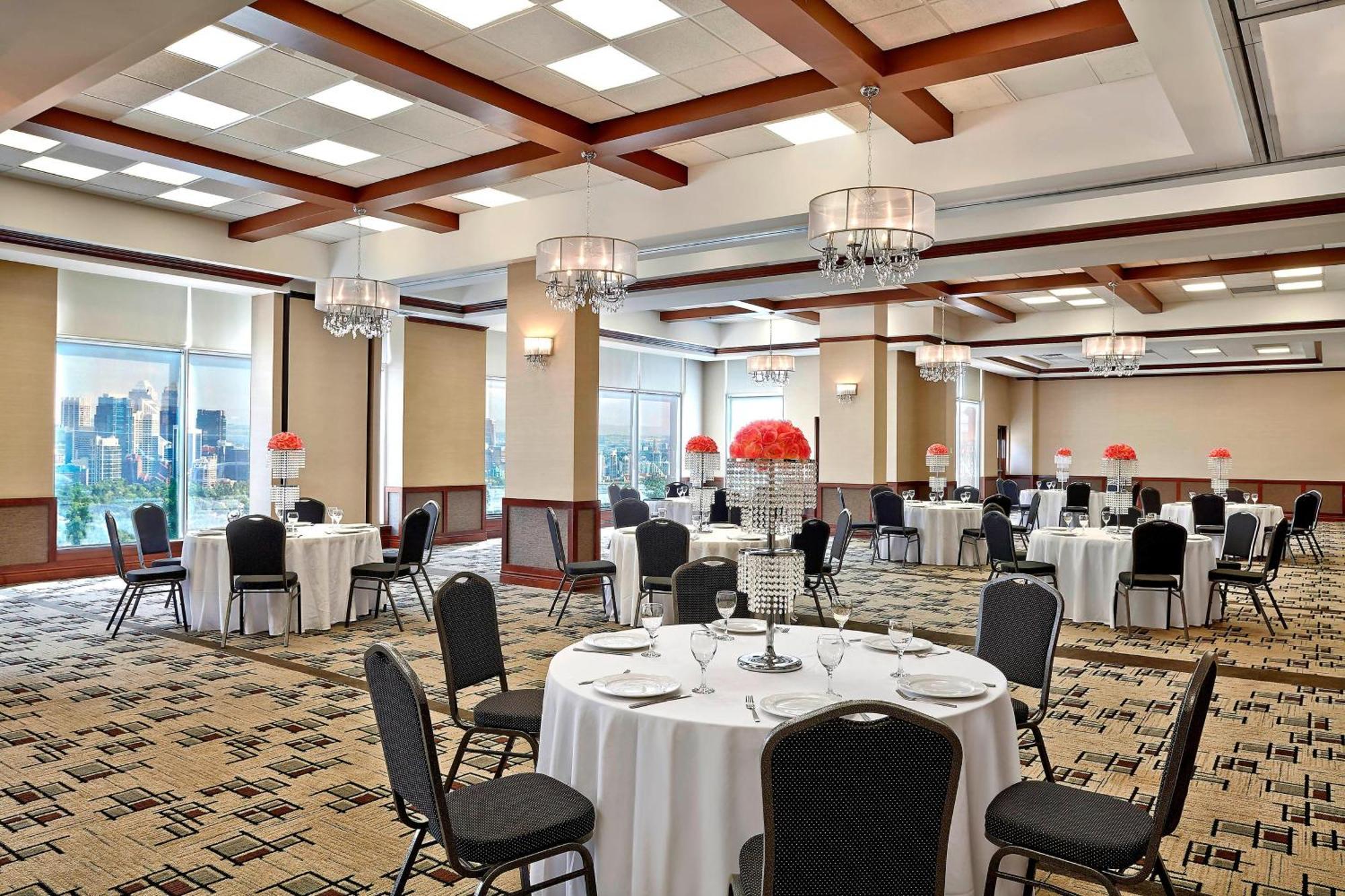 Four Points By Sheraton Calgary Airport Exterior photo